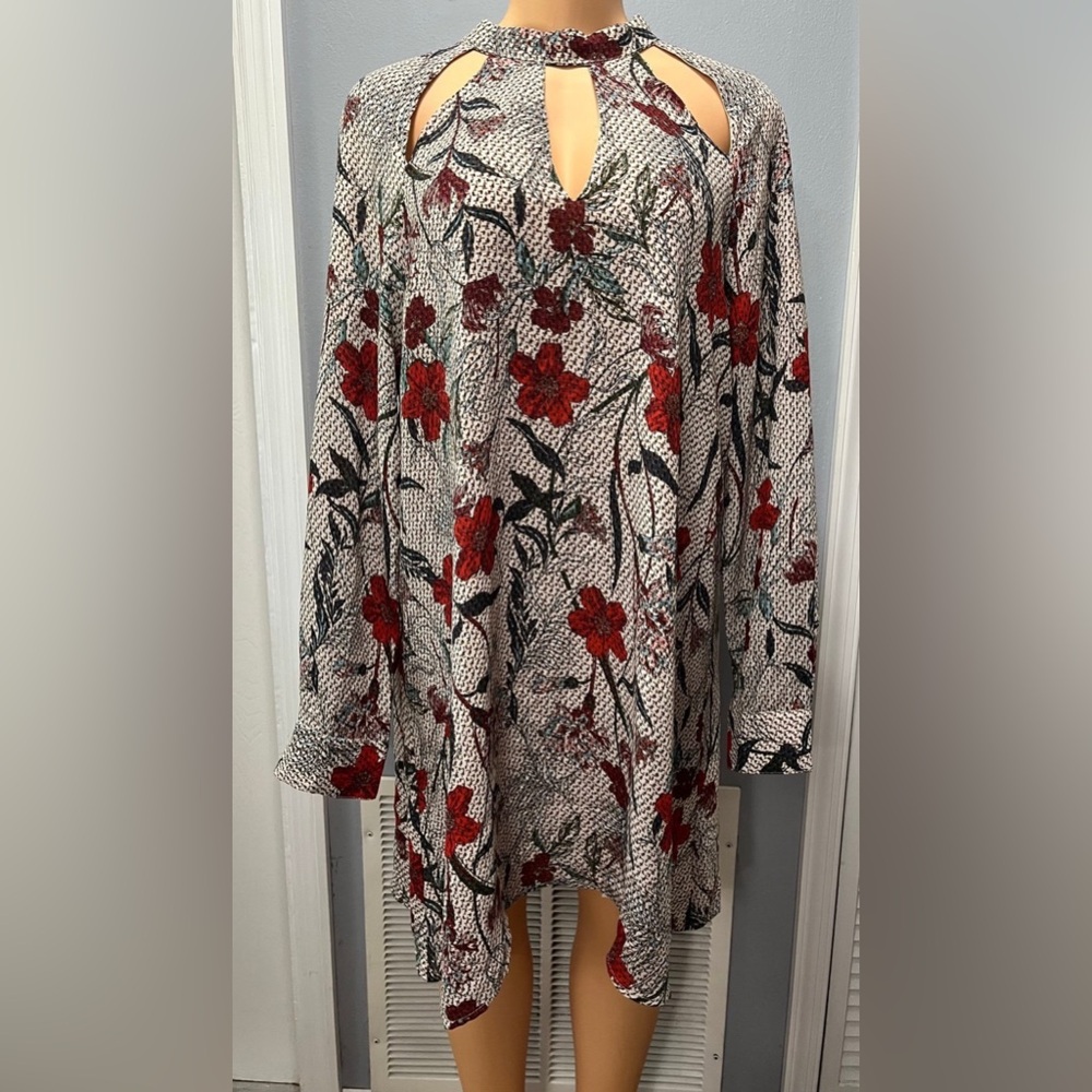 Feelib Long Sleeve Floral Dress w/ Cut Out Front Women’s Size XL